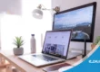 double écran ordinateur dans un bureau