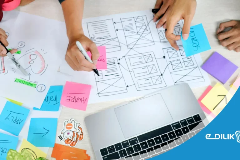 brainstorming UI et UX design - post-it et un ordinateur