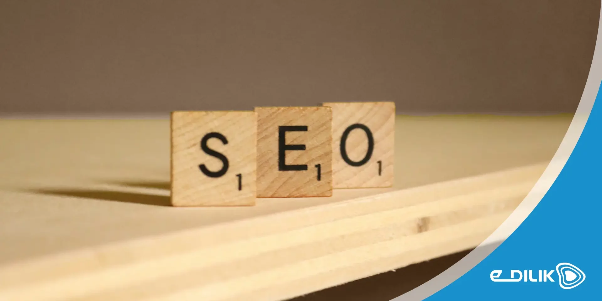 importance-video-strategie-digitale-E-dilik pièce de scrabble formant le mot SEO