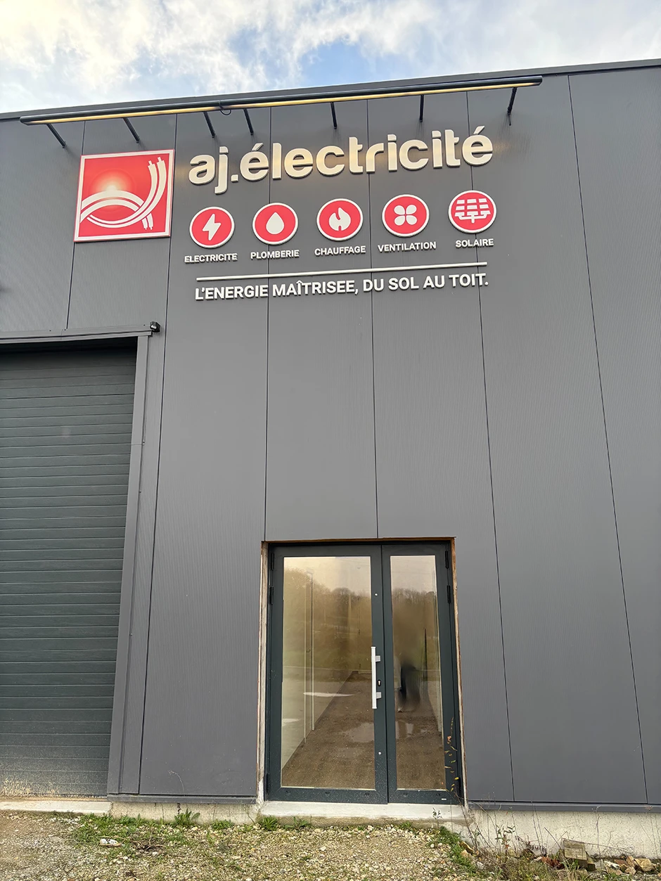 Enseigne pour électricien à Elven (AJ Electricité)